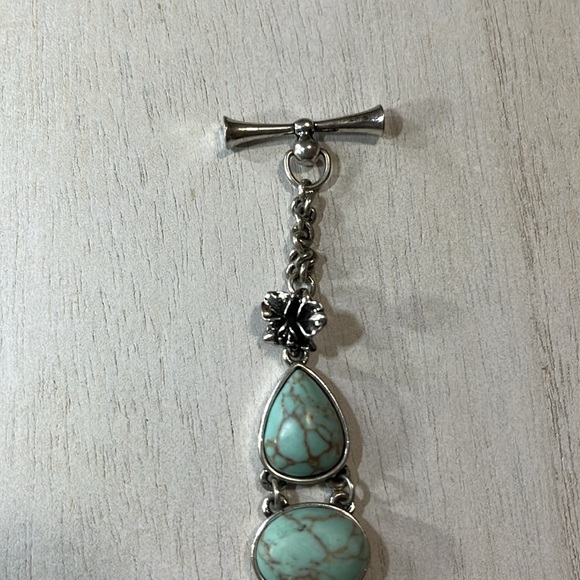 Fossil turquoise look bracelet with silver tone flowers - Picture 5 of 8